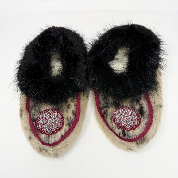 Native Alaskan Moccasins Slippers - Real Fur, Hand Stitched Bead Work - Sz 6.5-7 - Picture 1 of 5